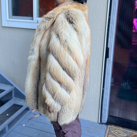 Stunning Fox Fur Coat - Picture 7 of 8